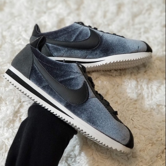 Nike Shoes - Nike Classic Cortez SE